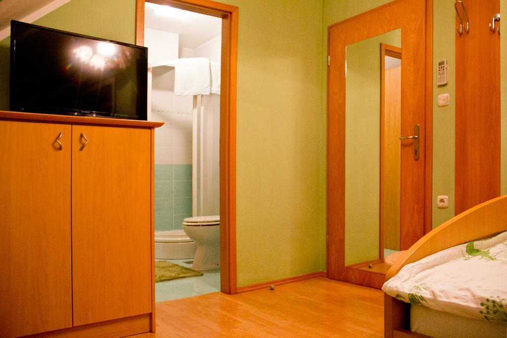 Guesthouse Jug Blato エクステリア 写真